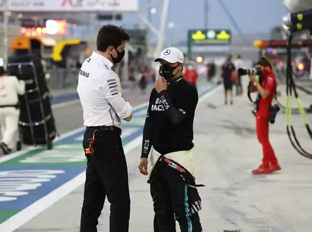 Toto Wolff, Valtteri Bottas Titel-Bild zur News: Toto Wolff, Valtteri Bottas