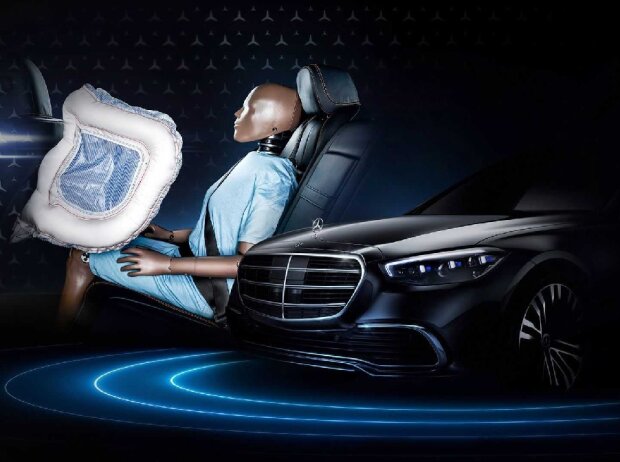 Vor 40 Jahren: Mercedes-Benz bringt Fahrerairbag und Gurtstraffer in die Serie