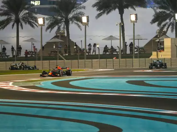 Max Verstappen, Valtteri Bottas, Lewis Hamilton Titel-Bild zur News: Max Verstappen, Valtteri Bottas, Lewis Hamilton