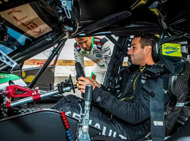 Titel-Bild zur News: Daniel Ricciardo, Rick Kelly