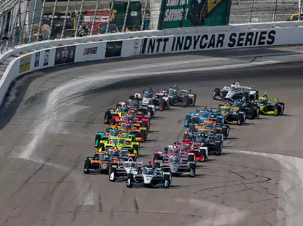 Start zu Rennen 2 beim IndyCar-Doppel in St. Louis 2020 Titel-Bild zur News: Start zu Rennen 2 beim IndyCar-Doppel in St. Louis 2020