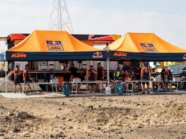 Titel-Bild zur News: KTM-Team