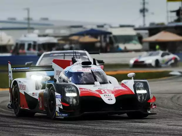 Kazuki Nakajima, Fernando Alonso Titel-Bild zur News: Kazuki Nakajima, Fernando Alonso