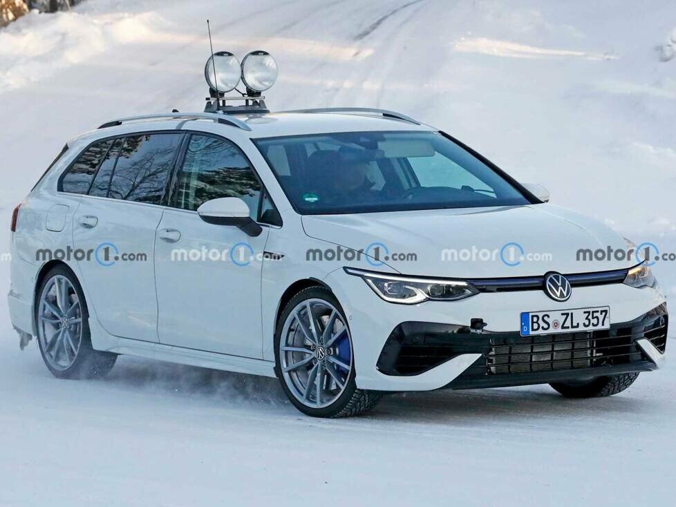 VW Golf 8 R Variant Erlkönigbilder
