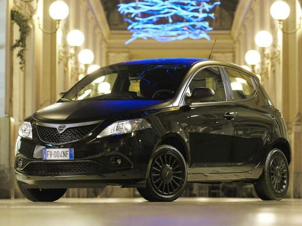 Lancia Ypsilon Black and Noir