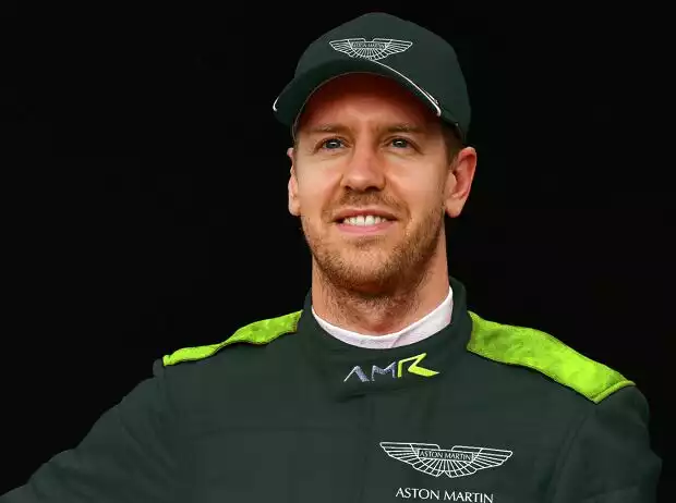 Sebastian Vettel im möglichen Outfit von Aston Martin 2021 (Fotomontage) Titel-Bild zur News: Sebastian Vettel im möglichen Outfit von Aston Martin 2021 (Fotomontage)