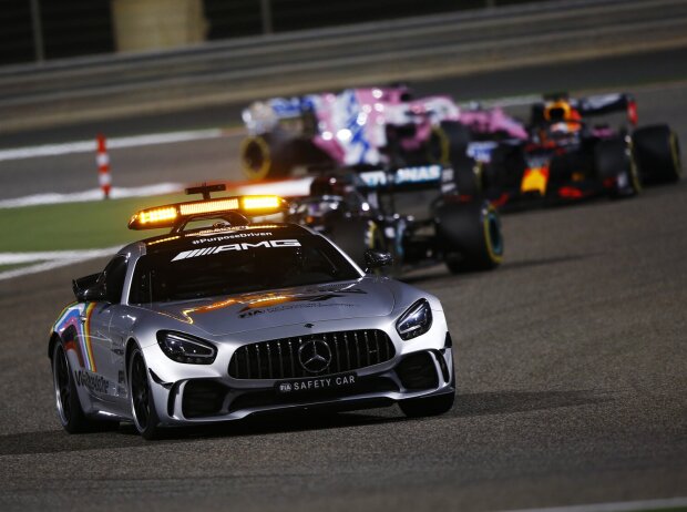 Titel-Bild zur News: Lewis Hamilton, Max Verstappen, Sergio Perez, Safety-Car