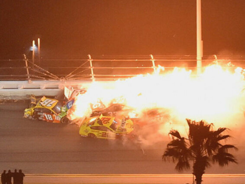 Big One: Massencrash in letzter Runde beim Daytona 500 des Jahres 2021