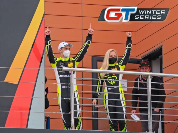 Siegerehrung GT Winter Series 2021 im Motorland Aragon: Meistertitel für das Team Zakspeed mit Robert Haub und Gabriela Jilkova Siegerehrung GT Winter Series 2021 im Motorland Aragon: Meistertitel für das Team Zakspeed mit Robert Haub und Gabriela Jilkova