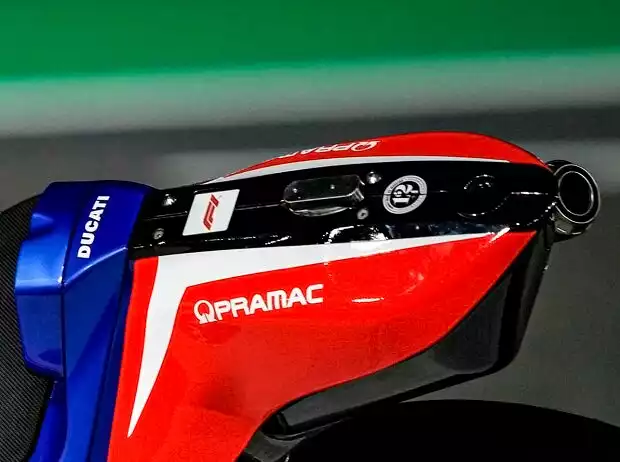 Titel-Bild zur News: F1-Logo auf dem MotoGP-Bike von Pramac-Ducati