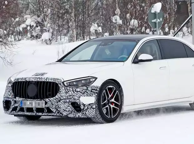 2022 Mercedes-AMG S63e new spy photos Titel-Bild zur News: 2022 Mercedes-AMG S63e new spy photos