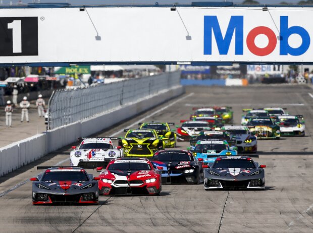 Start der GT-Klassen zu den 12h Sebring 2021