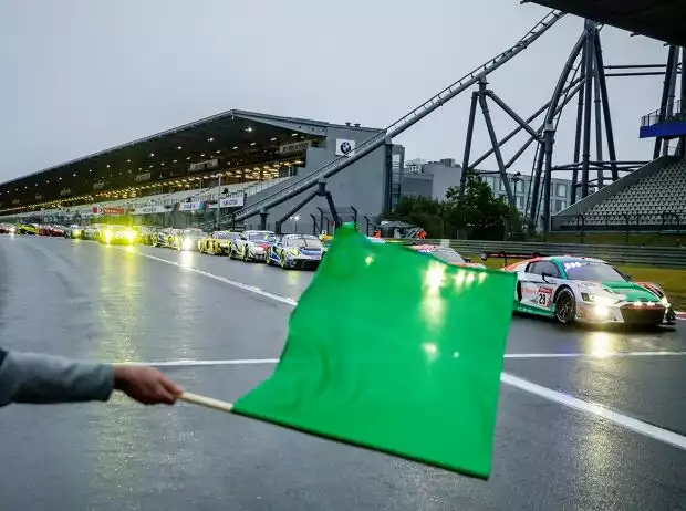 Mattia Drudi, Christopher Mies, Rene Rast, Kelvin van der Linde, Einführungsrunde, Start, Grüne Flagge Titel-Bild zur News: Mattia Drudi, Christopher Mies, Rene Rast, Kelvin van der Linde, Einführungsrunde, Start, Grüne Flagge