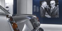 Bild zum Inhalt: Gianni Agnelli und Ferrari im Museum in Modena