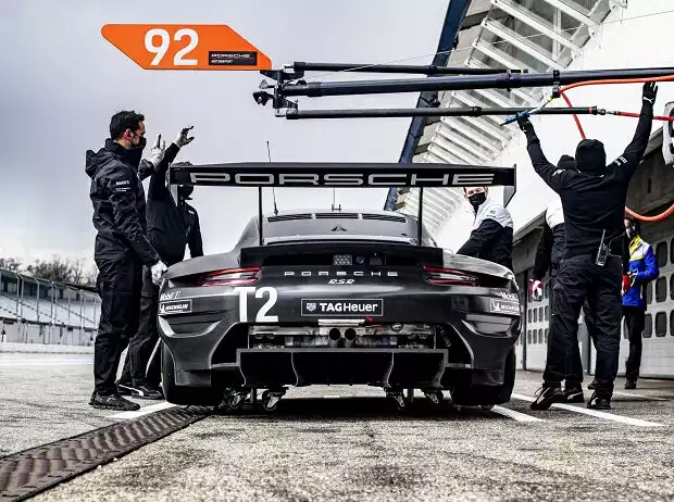 Porsche 911 RSR-19 (2021), Auspuff Titel-Bild zur News: Porsche 911 RSR-19 (2021), Auspuff