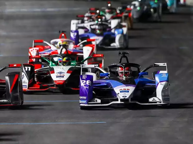Formel-E-Action in Riad 2021 Titel-Bild zur News: Formel-E-Action in Riad 2021