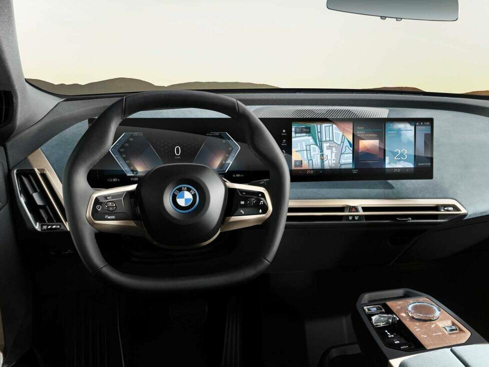 BMW iX (2021)
