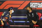 Sergio Perez (Red Bull) und Lewis Hamilton (Mercedes) 