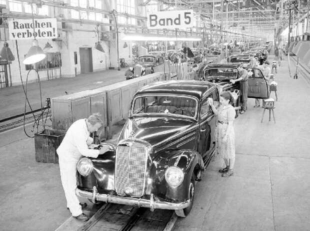 Mercedes-Benz 220 (1951-1955) Mercedes-Benz 220 (1951-1955)