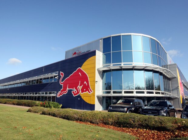 Titel-Bild zur News: Red-Bull-Fabrik