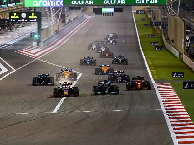 Formel 1 Bahrain 2021 Rennstart Titel-Bild zur News: Formel 1 Bahrain 2021 Rennstart