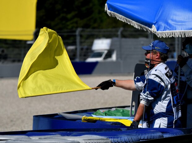 gelbe Flagge gelbe Flagge