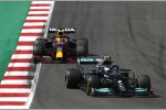 Valtteri Bottas (Mercedes) und Max Verstappen (Red Bull) 