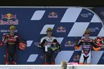 Tatsuki Suzuki (SIC58), Jeremy Alcoba (Gresini) und Andrea Migno (Snipers) 