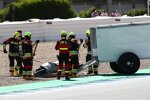 Feuerwehr bei gestürztem MotoE-Motorrad