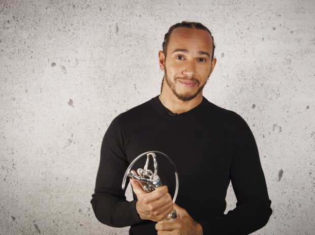 Titel-Bild zur News: Lewis Hamilton mit dem Laureus-Award in der Kategorie Advokat des Jahres 2020