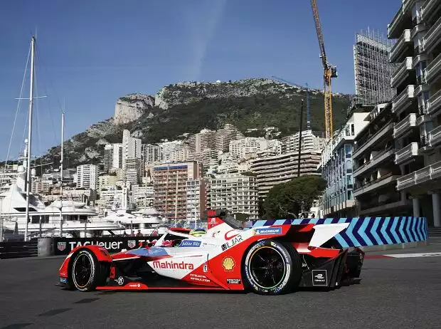 Titel-Bild zur News: Alexander Sims (Mahindra) in der Hafenschikane des Formel-E-Kurses von Monaco