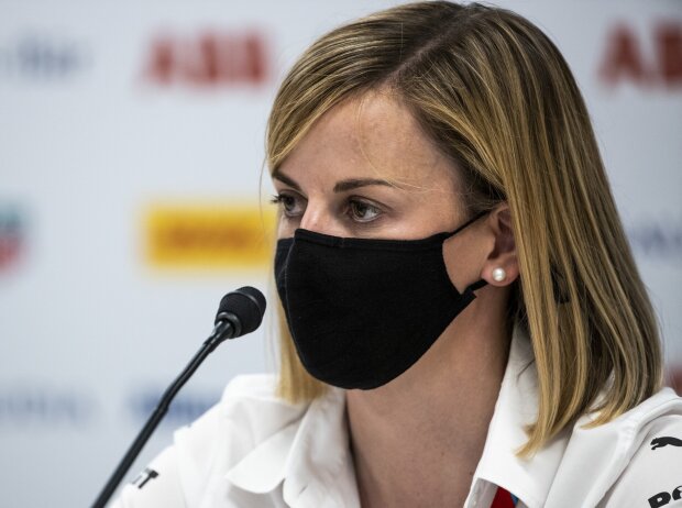 Susie Wolff bei der Pressekonferenz vor dem Formel-E-Rennen in Monaco 2021