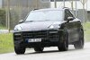 Bild zum Inhalt: Porsche Cayenne (2022): Erlkönig mit klobiger Frontschürze