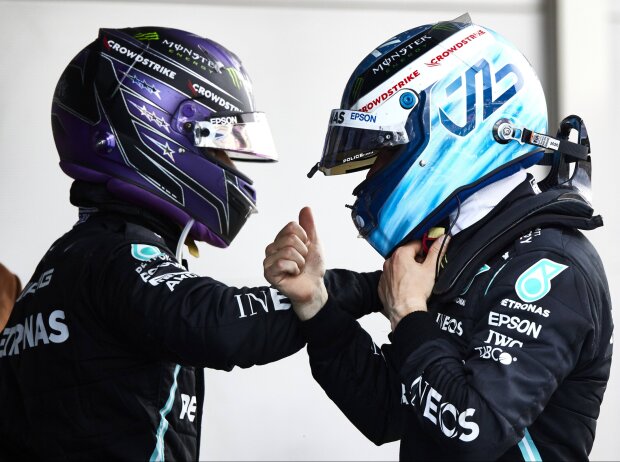 Titel-Bild zur News: Lewis Hamilton und Valtteri Bottas beim Grand Prix von Spanien in Barcelona 2021 im Parc ferme
