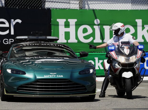 Safety-Car Safety-Car