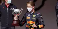 Liam Lawson bei der Siegerehrung nach dem zweiten Sprintrennen der Formel 2 in Monaco 2021