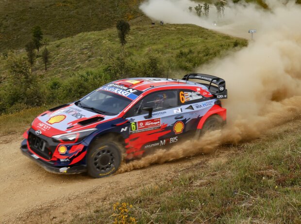 Titel-Bild zur News: Dani Sordo im Hyundai i20 WRC bei der Rallye Portugal 2021