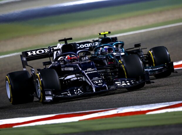 Yuki Tsunoda, Sebastian Vettel Yuki Tsunoda, Sebastian Vettel