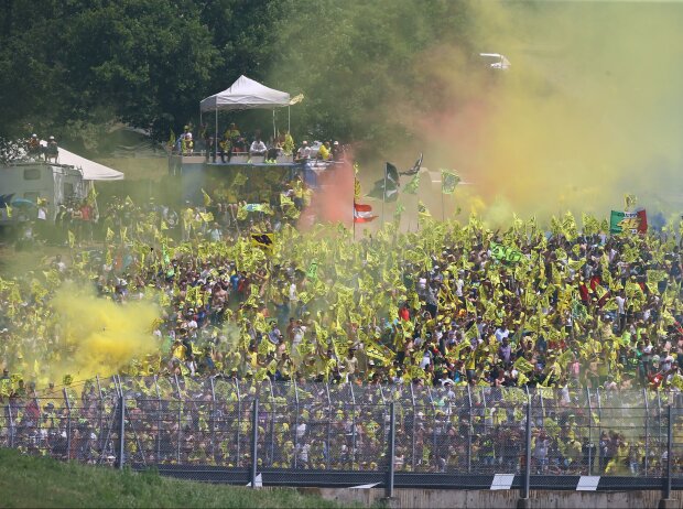 Titel-Bild zur News: Rossi Fans in Mugello