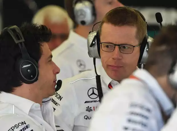 Mercedes-Teamchef Toto Wolff und der ehemalige Mercedes-Motorenchef Andy Cowell Titel-Bild zur News: Mercedes-Teamchef Toto Wolff und der ehemalige Mercedes-Motorenchef Andy Cowell