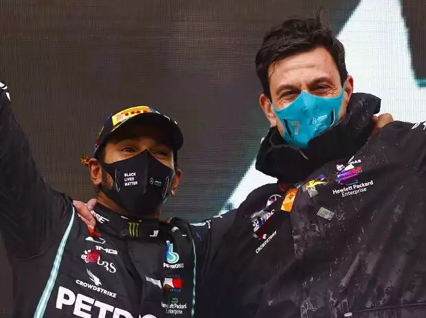 Lewis Hamilton, Toto Wolff Titel-Bild zur News: Lewis Hamilton, Toto Wolff