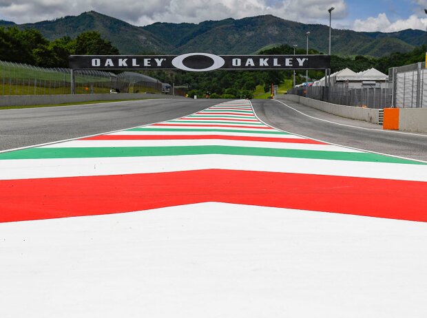 Start/Ziel-Gerade am Mugello Circuit