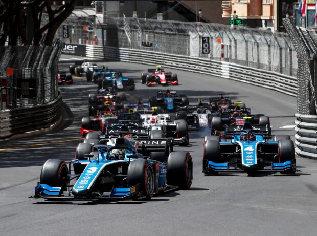 Titel-Bild zur News: Start des ersten Sprintrennens der Formel 2 in Monaco 2021