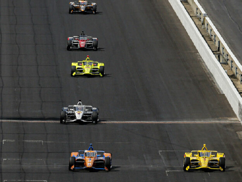IndyCar-Action auf dem Indianapolis Motor Speedway