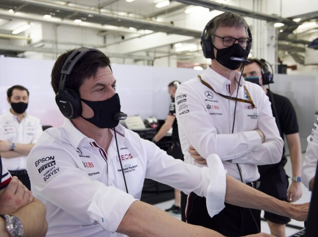 Toto Wolff (Teamchef) und James Allison (Technischer Direktor von Mercedes) Toto Wolff (Teamchef) und James Allison (Technischer Direktor von Mercedes)