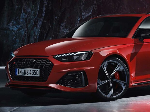 Titel-Bild zur News: Audi RS4 Avant Facelift