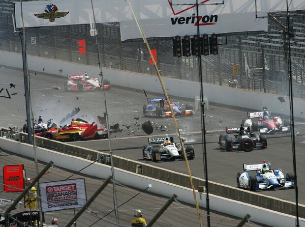 Startcrash beim Indianapolis-Grand-Prix 2014 Startcrash beim Indianapolis-Grand-Prix 2014