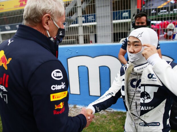 Titel-Bild zur News: Helmut Marko und Yuki Tsunoda vor dem Start zum Grand Prix von Spanien in Barcelona 2021