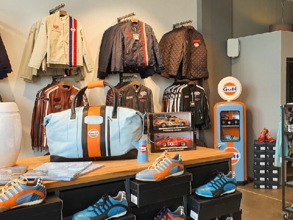 Paddock Legends Retail Store in der Motorworld München