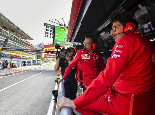 Titel-Bild zur News: Mattia Binotto am Ferrari-Kommandostand
